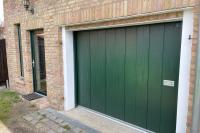 Grünes Seiten-Sektionaltor