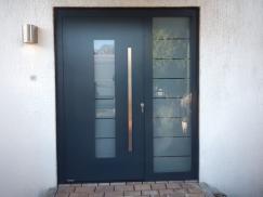 Anthrazit Alu-Haustür mit Seitenteil in Teltow