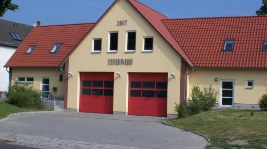 Kunststofffenster, Alu-Türen und Tore für Feuerwehr in Kleinbeeren