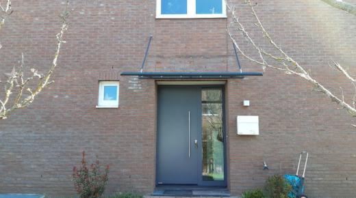 Haustür und Vordach in Stahnsdorf