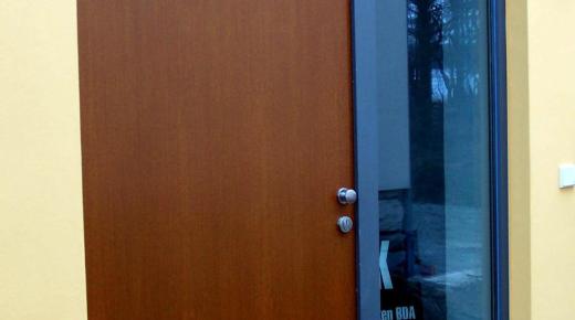 Holz-Haustür mit Seitenteil in Werder/ Havel